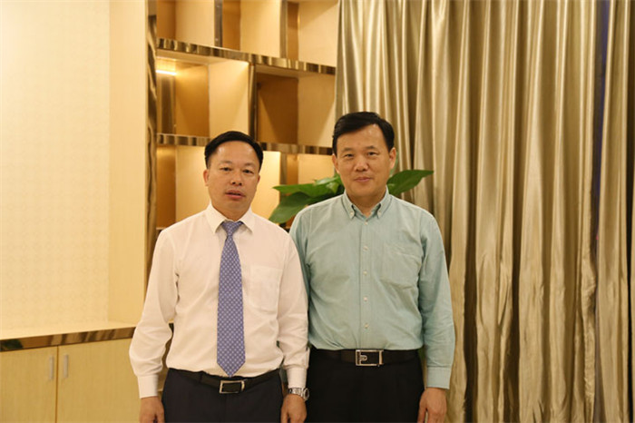恒大材料公司董事长余伟桥与草莓视频下载黄公司董事长叶荣恒在“一对一”交流会上合影.jpg